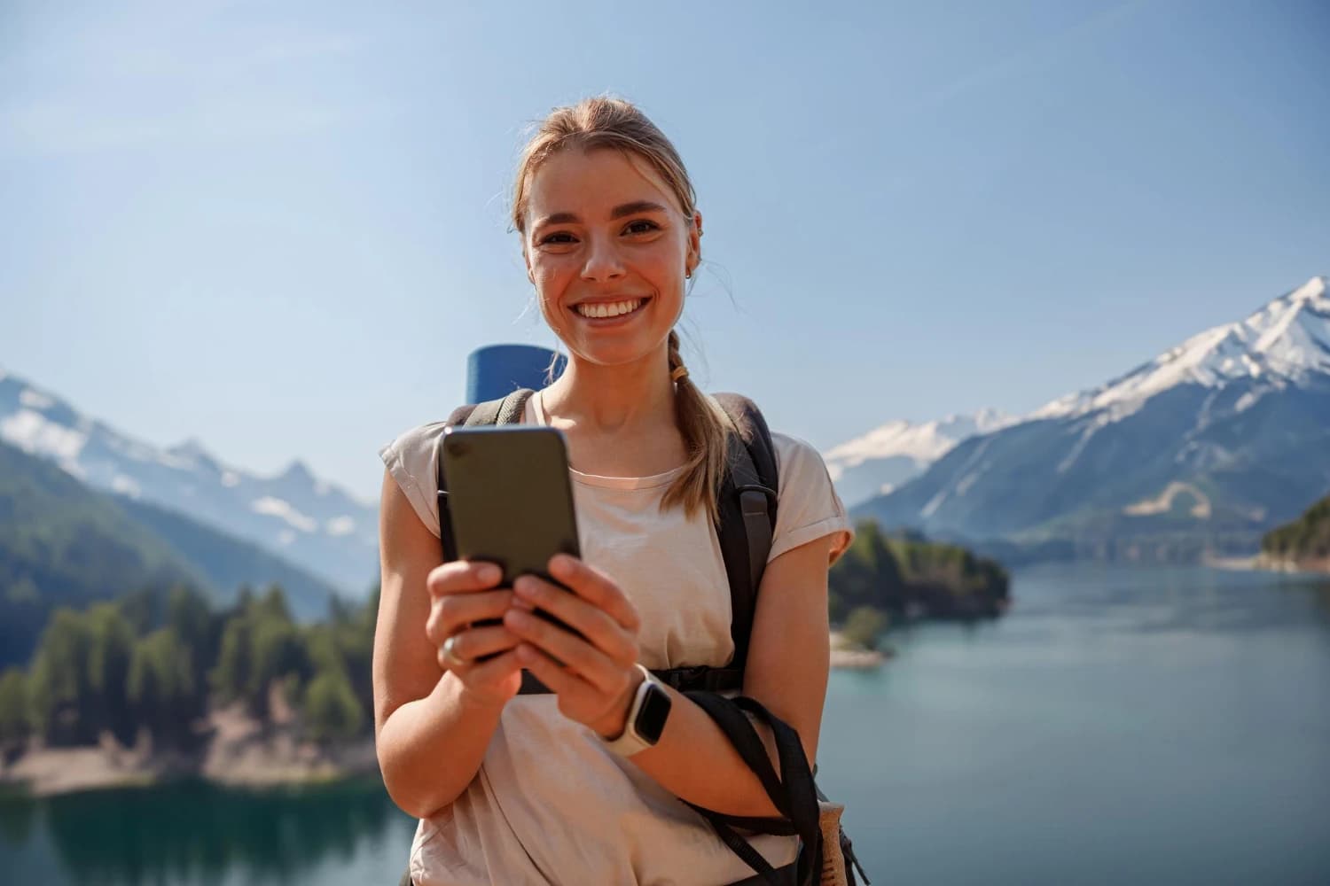 bleisure utazás fiatal nő túrázni indul céges teendői végeztével utazási iroda mbt morton's business travel