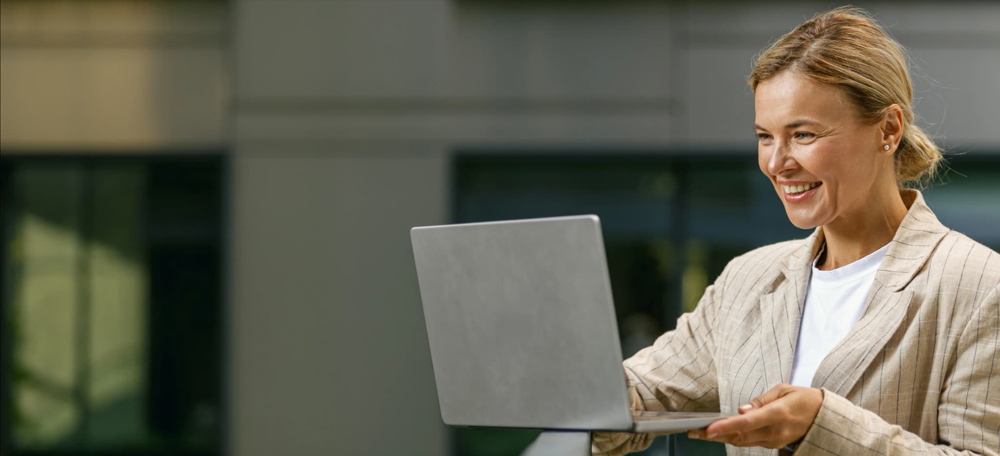 elégedett bleisure üzleti utazó céges úton mortons business travel utazási iroda